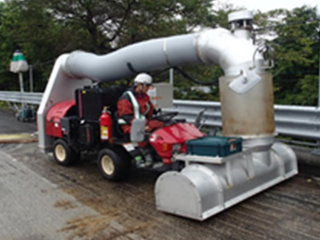Self-propelled Hot-air type Road Surface Dryer　ELEPHANT HEATER